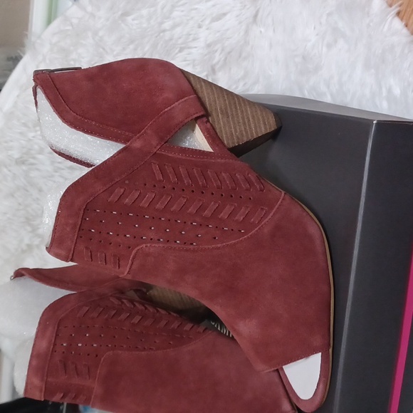 Vince Camuto Ebelin Open Toe Suede Boot Teaberry Verona NWT - Picture 7 of 8